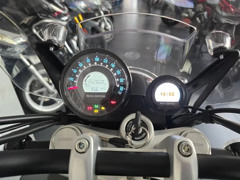Royal Enfield Super Meteor 650 (2023 - 26) (12)