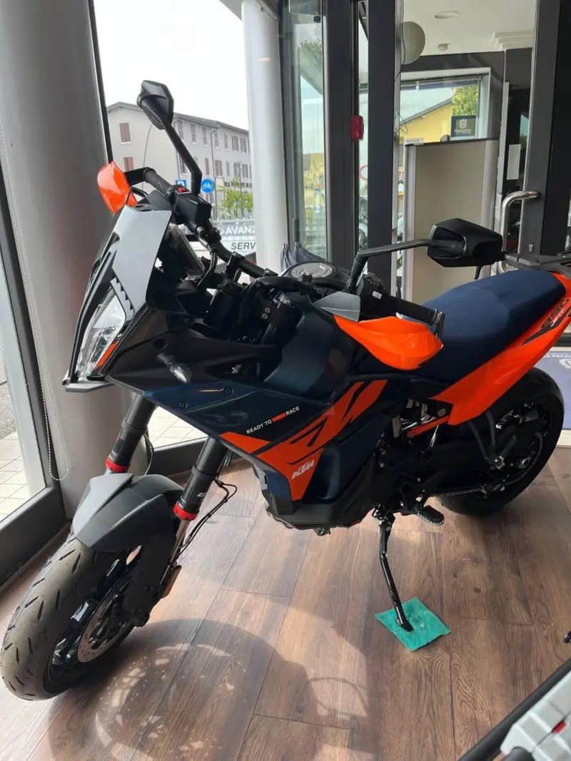 KTM 890 SMT (2026)