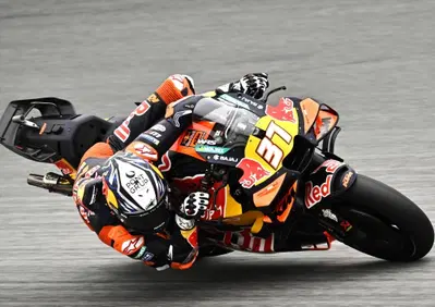 MotoGP 2026. GP di Catalunya. Pista senza grip, la pole è di Pedro Acosta, sorpresa: 2° Franco Morbidelli, indietro Aprilia e Pecco Bagnaia [CLASSIFICA]