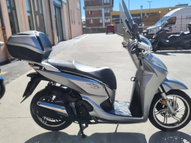 Honda SH 300 i ABS (2016 - 20) (2)