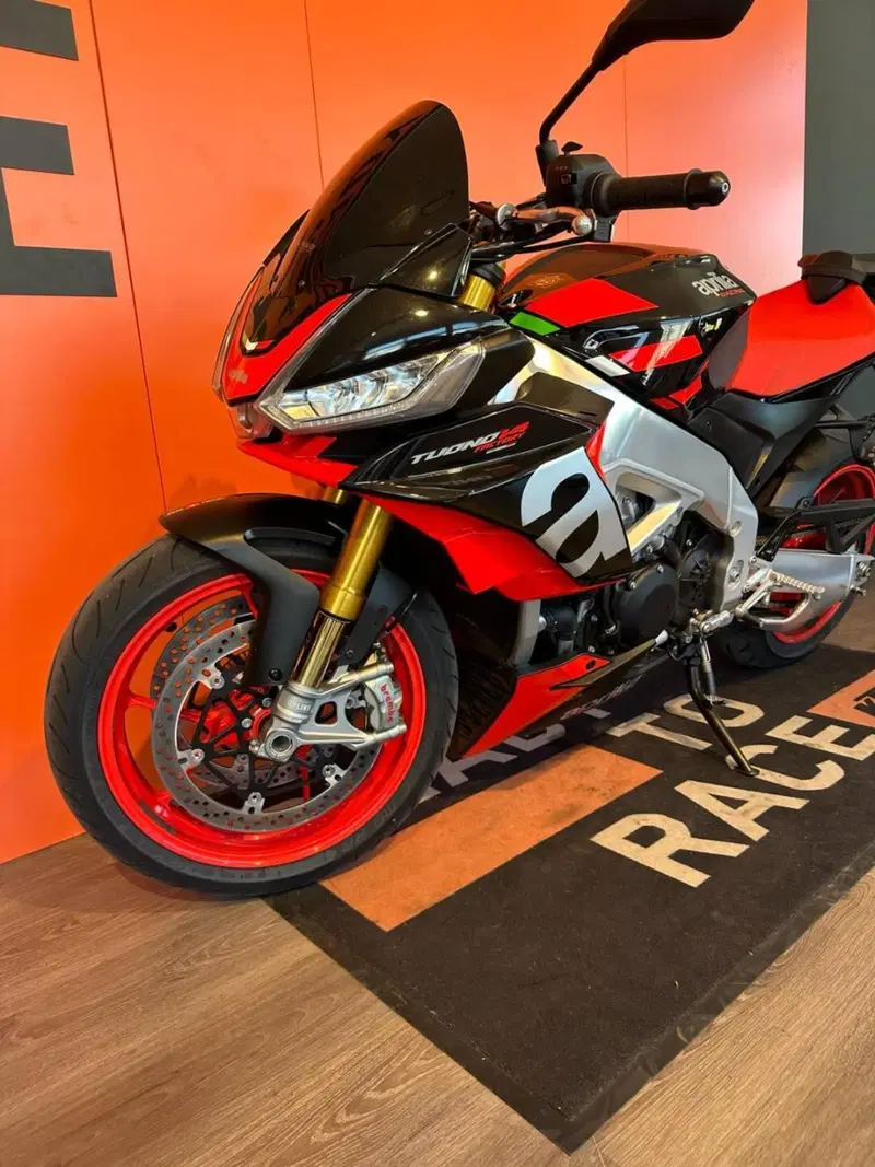 Aprilia Tuono V4 Factory (2021 - 24) (3)