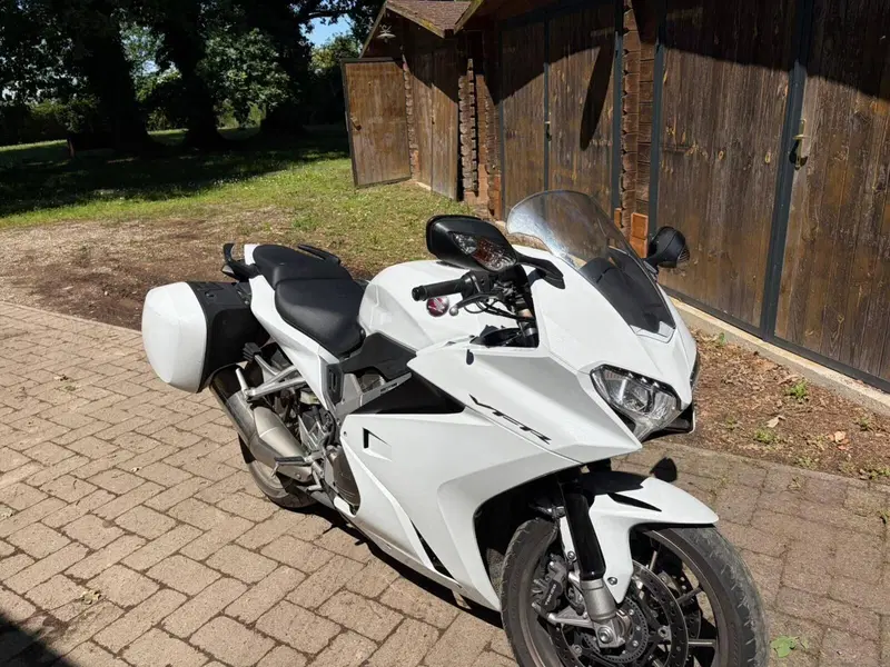 Honda VFR 800 F (2014 - 16) (3)