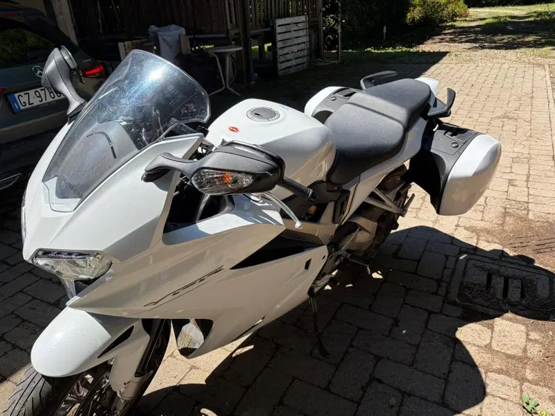 Honda VFR 800 F (2014 - 16) (5)