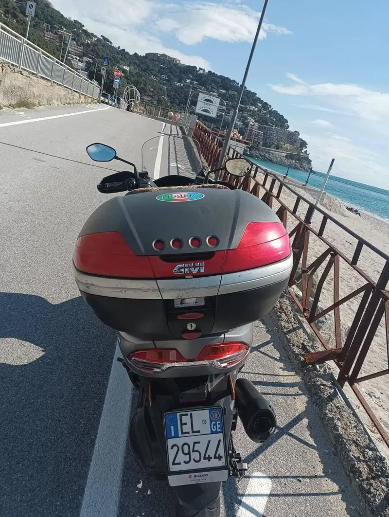 Suzuki Burgman AN 400 (2017 - 20) (2)