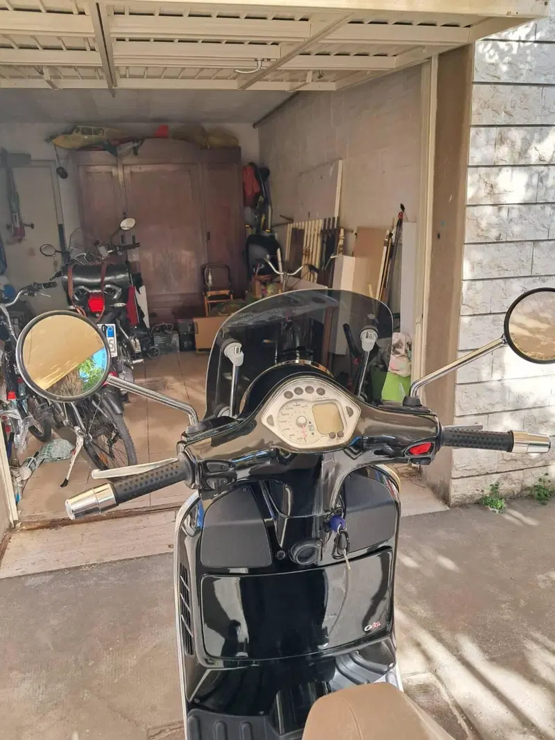 Vespa GTS 250 i.e. (2)