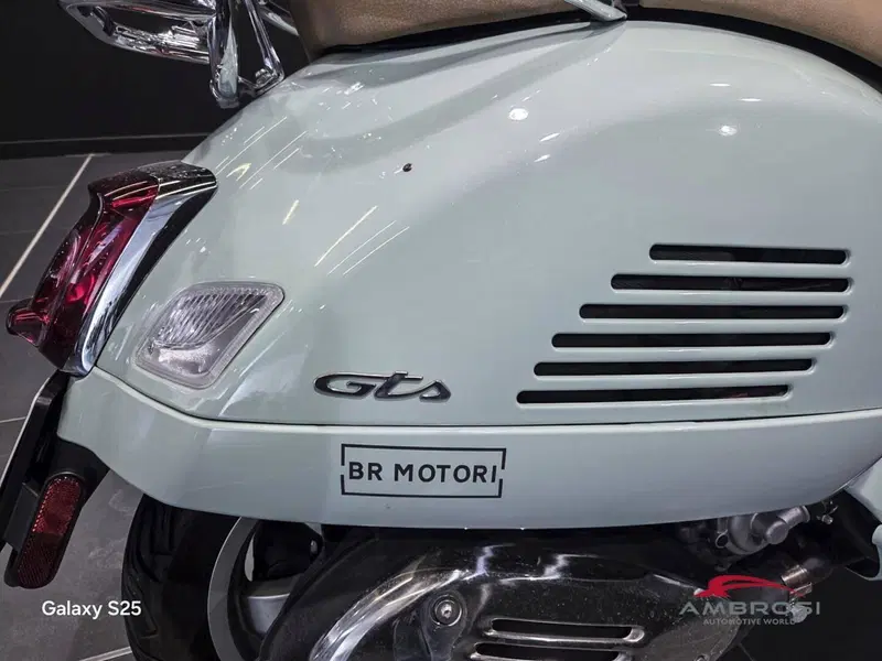 Vespa GTS 300 Super Hpe (2021 - 22) (8)