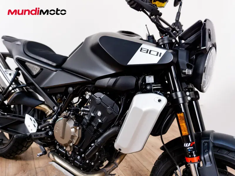 Husqvarna Svartpilen 801 (2024 - 26) (4)