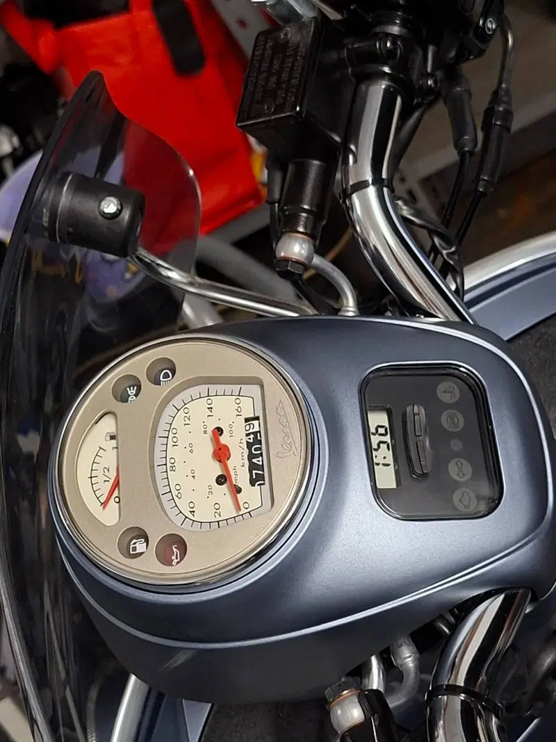 Vespa Sei Giorni 300 Hpe (2021 - 22) (2)