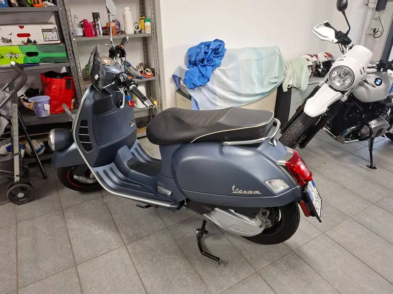 Vespa Sei Giorni 300 Hpe (2021 - 22) (6)