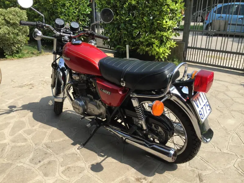 Kawasaki Z400 (2)