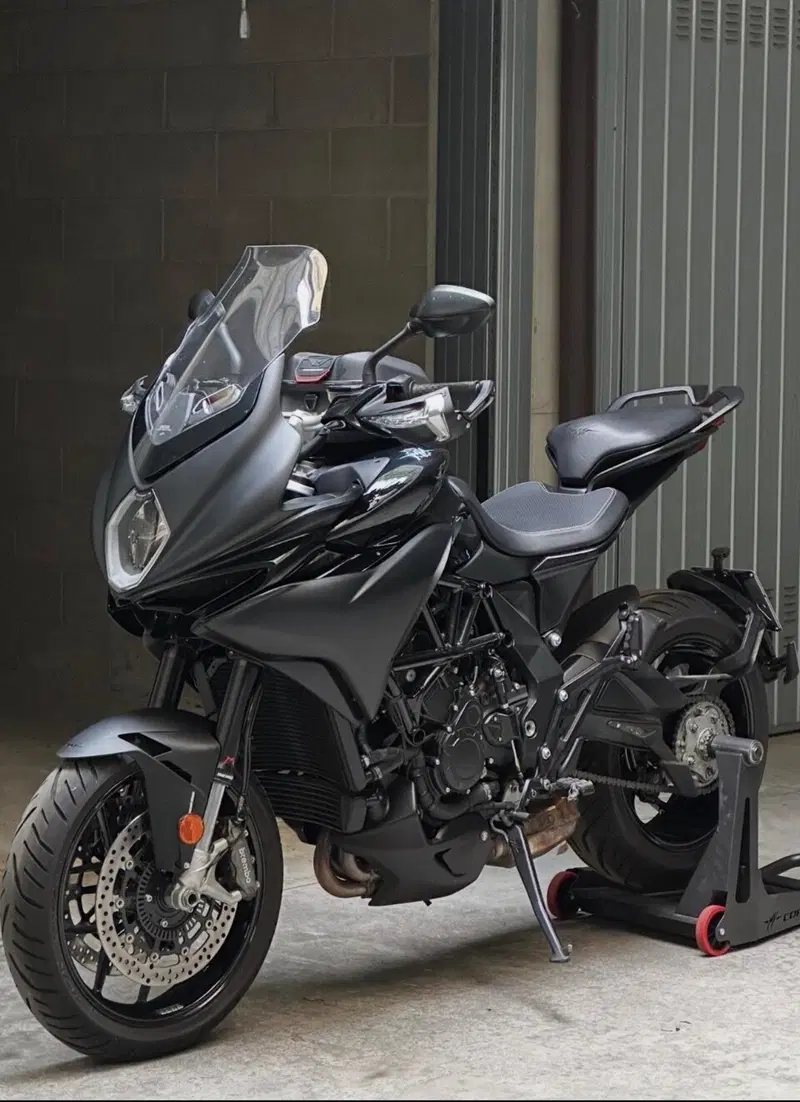 MV Agusta Turismo Veloce 800 Lusso (2021 - 22) (2)