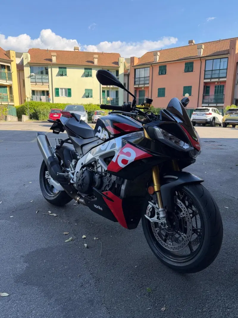 Aprilia Tuono V4 Factory (2021 - 24) (2)