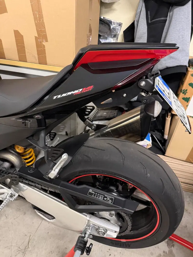 Aprilia Tuono V4 Factory (2021 - 24) (4)