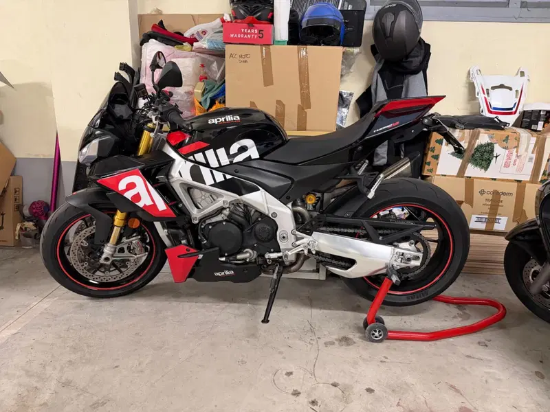 Aprilia Tuono V4 Factory (2021 - 24) (7)
