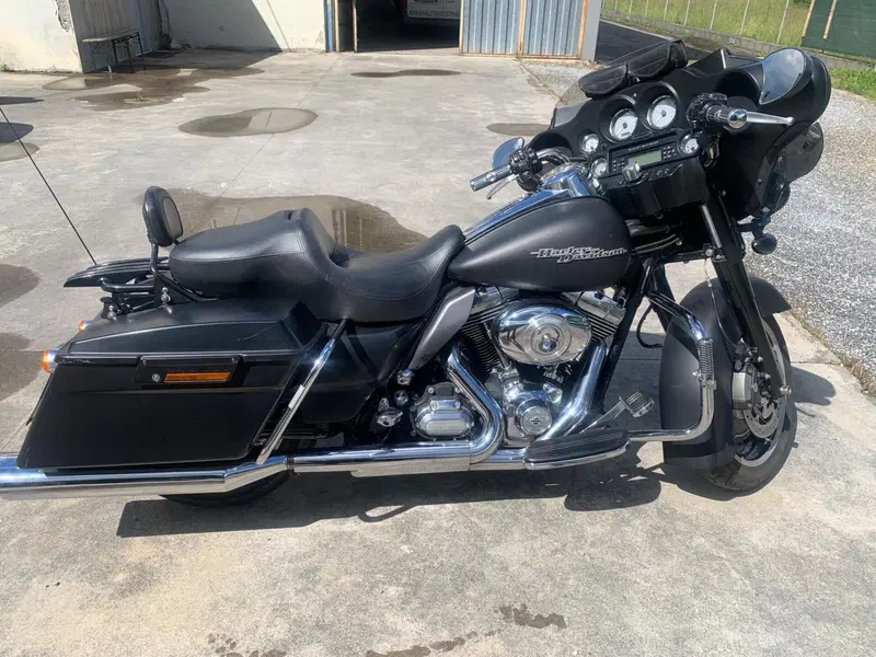 Harley-Davidson 1690 Street Glide (2011 - 13) - FLHX