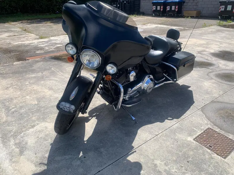 Harley-Davidson 1690 Street Glide (2011 - 13) - FLHX (3)