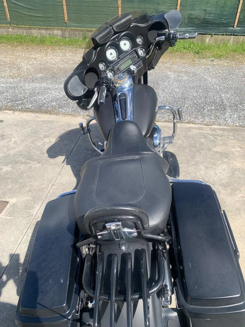 Harley-Davidson 1690 Street Glide (2011 - 13) - FLHX (4)