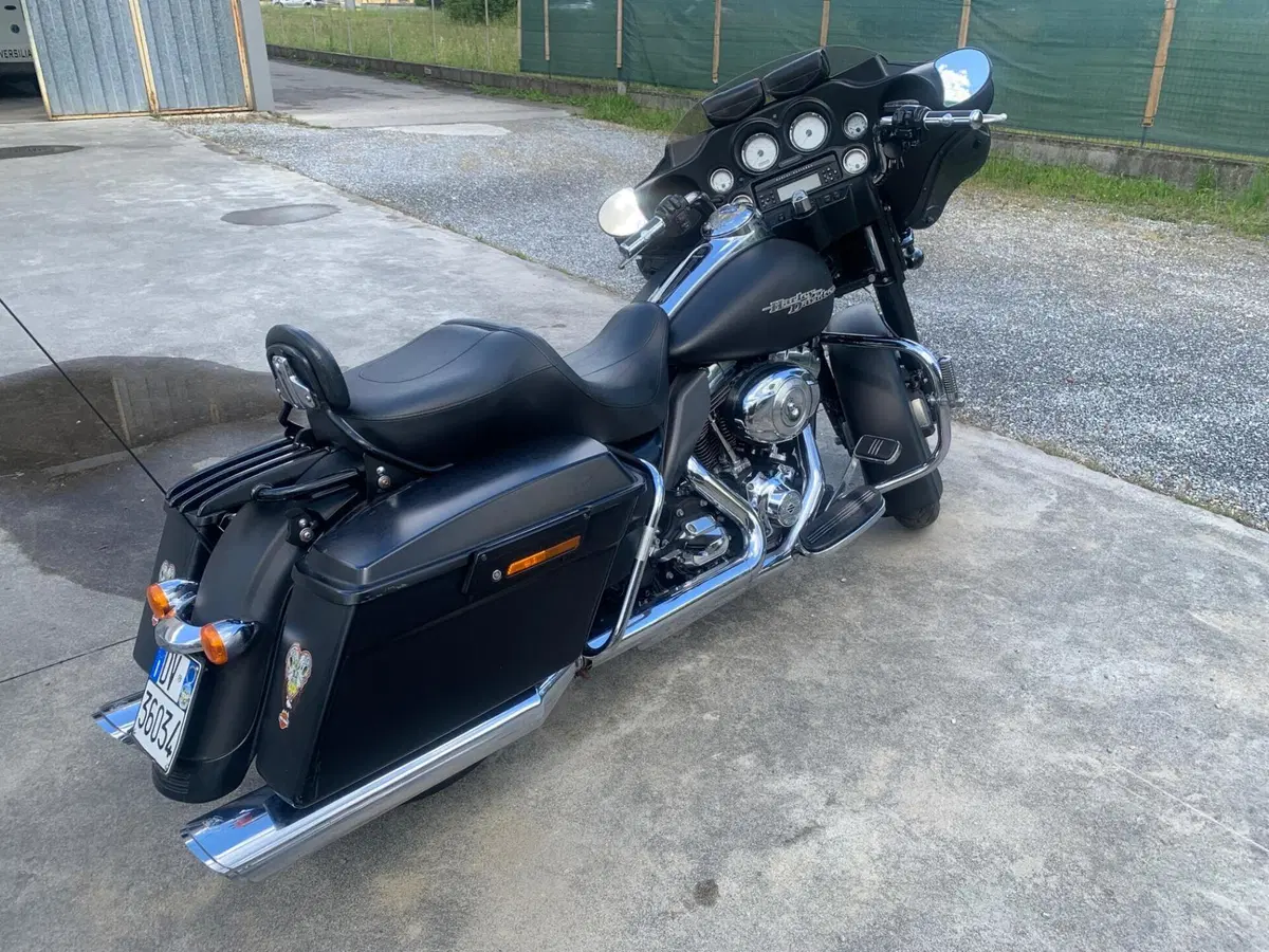 Harley-Davidson 1690 Street Glide (2011 - 13) - FLHX (5)