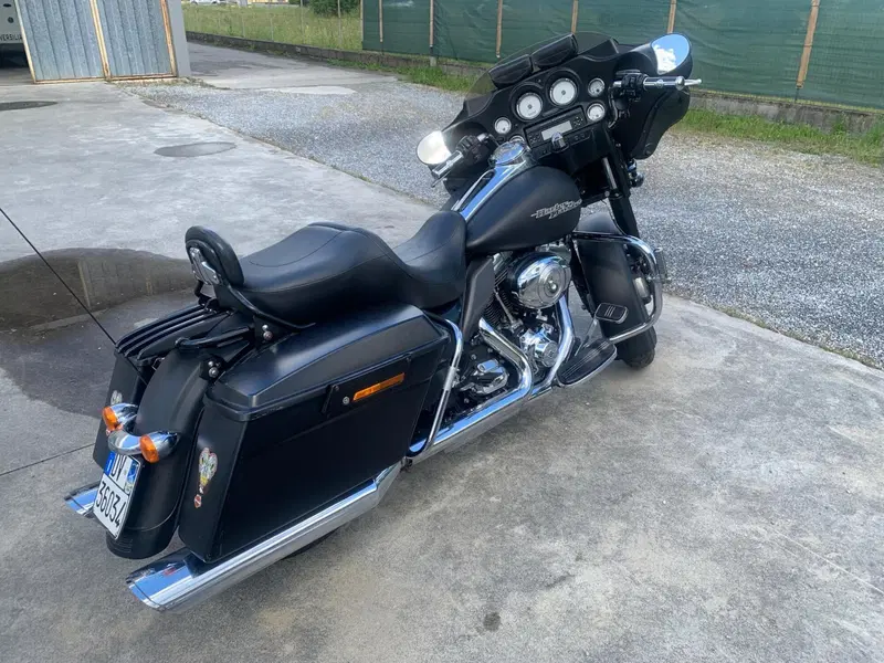 Harley-Davidson 1690 Street Glide (2011 - 13) - FLHX (5)