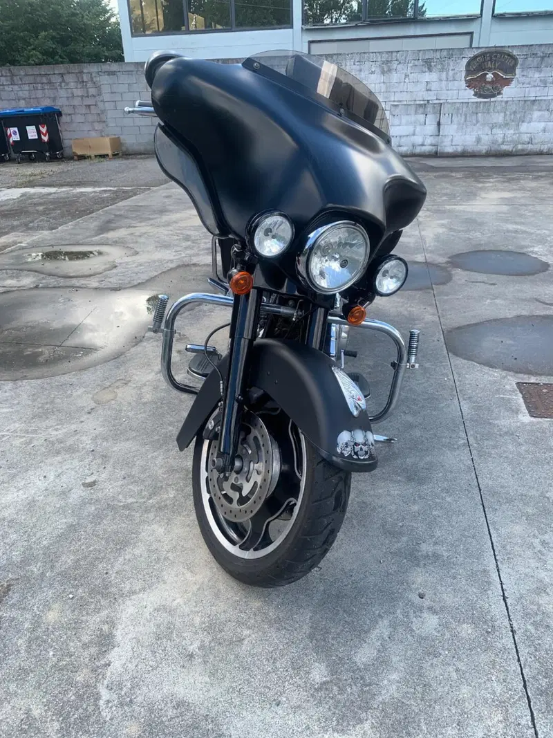 Harley-Davidson 1690 Street Glide (2011 - 13) - FLHX (6)