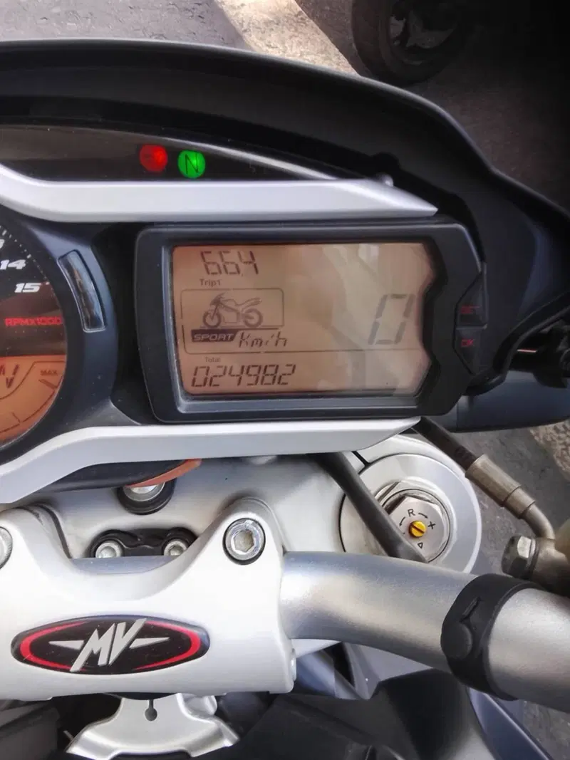 MV Agusta Brutale 920 (2011 - 12) (5)
