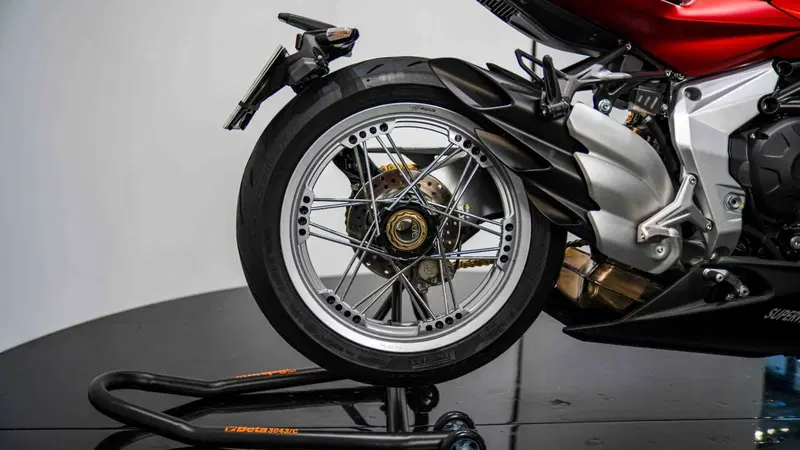 MV Agusta Superveloce 800 Ago (2021 - 23) (16)