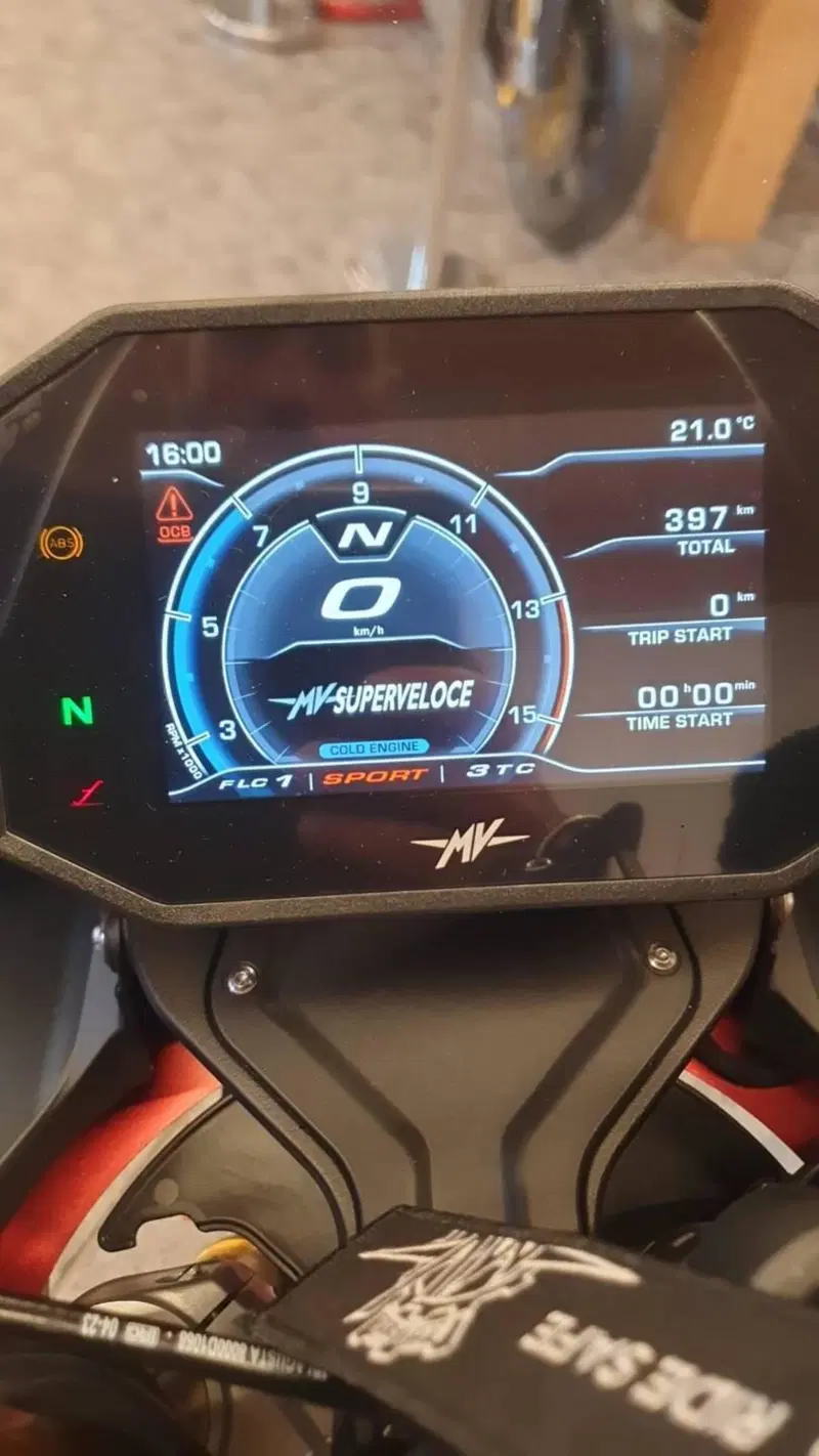 MV Agusta Superveloce 800 Ago (2021 - 23) (20)