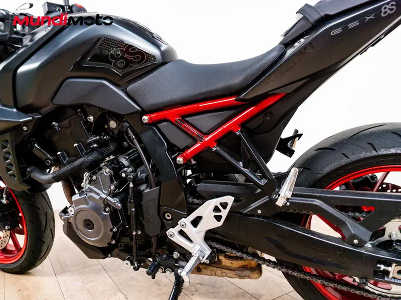 Suzuki GSX-8S (2025 - 26) (10)