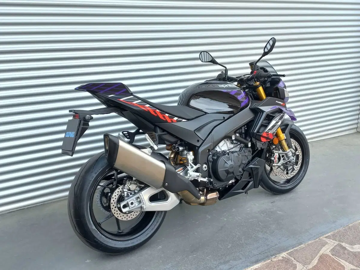 Aprilia Tuono V4 Factory (2025 - 26) (7)