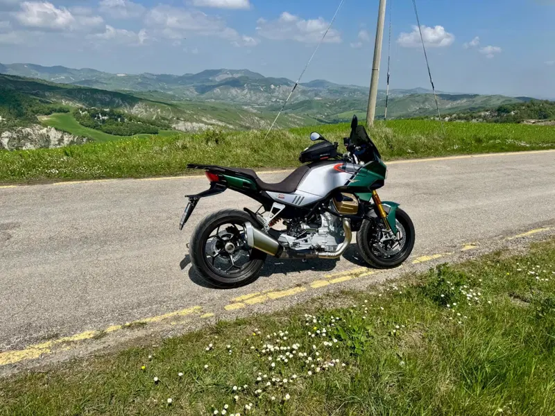 Moto Guzzi V100 Mandello S (2022 - 24) (2)