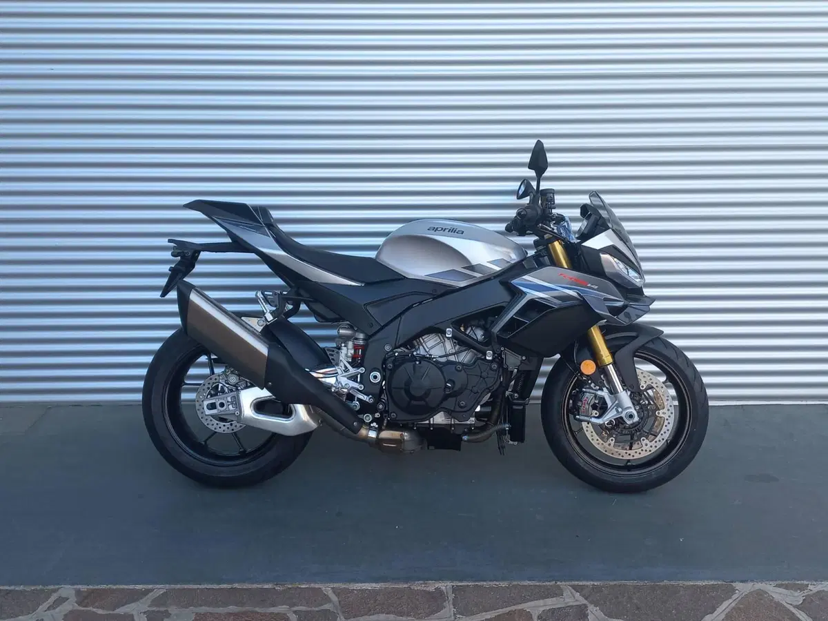 Aprilia Tuono V4 (2025 - 26) (2)
