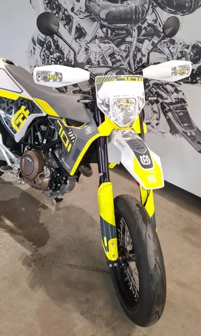 Husqvarna 701 Supermoto (2023 - 25) usata