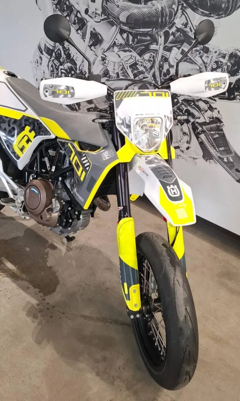 Husqvarna 701 Supermoto (2023 - 25)