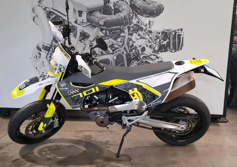 Husqvarna 701 Supermoto (2023 - 25) (3)