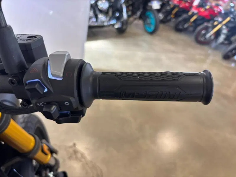 Moto Morini SEIEMMEZZO SCR (2022 - 26) (12)