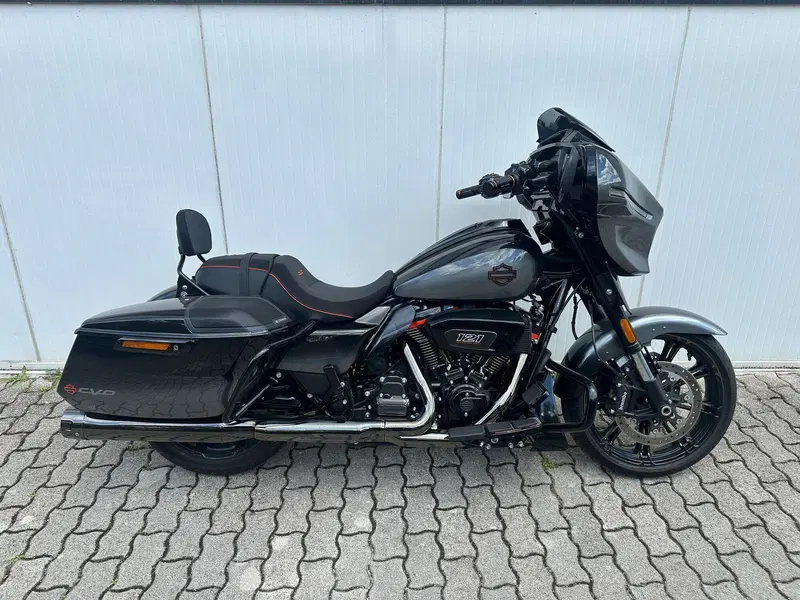 Harley-Davidson CVO Street Glide (2025) (9)