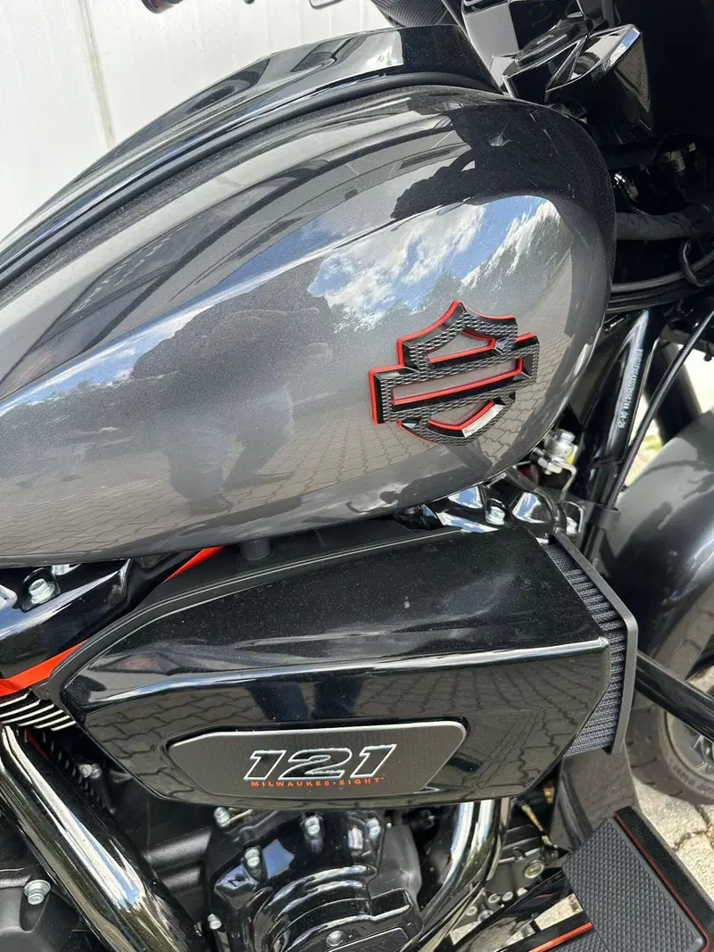 Harley-Davidson CVO Street Glide (2025) (13)