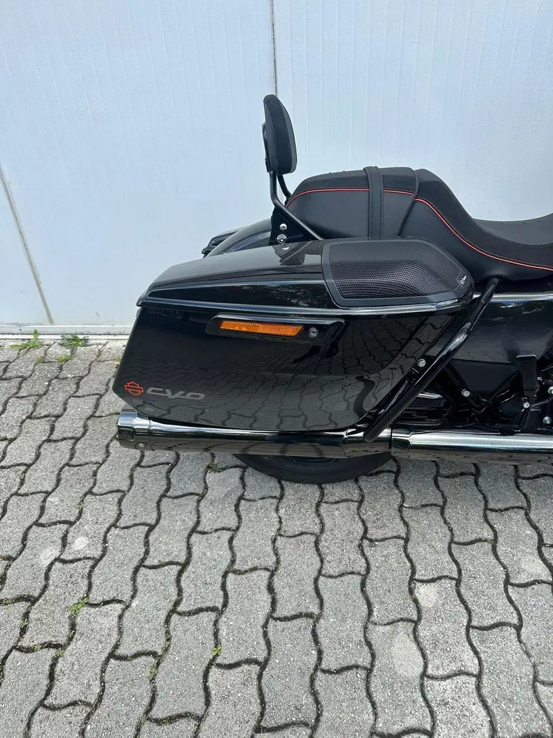 Harley-Davidson CVO Street Glide (2025) (14)
