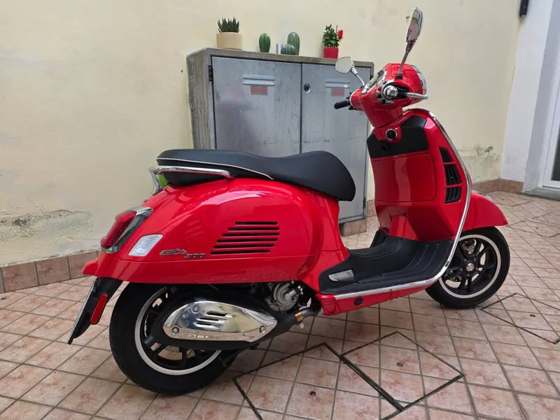 Vespa GTS 300 Super (2023 - 24) (3)