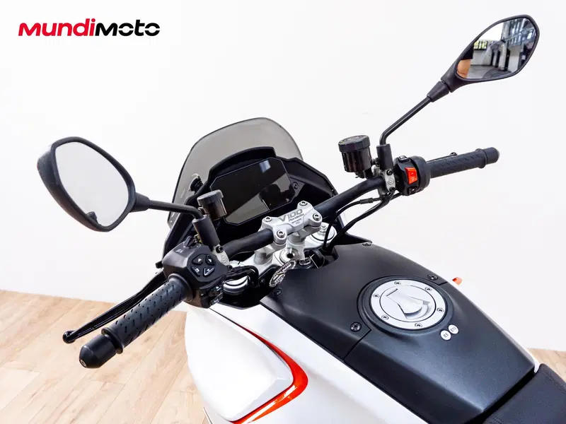 Moto Guzzi V100 Mandello (2022 - 24) (9)