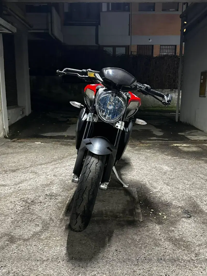 MV Agusta Brutale 675 (2011 - 15) (2)