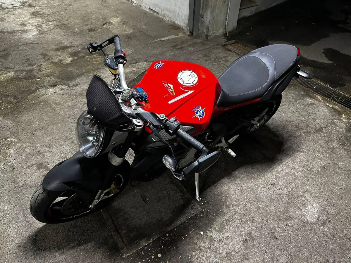 MV Agusta Brutale 675 (2011 - 15) (5)