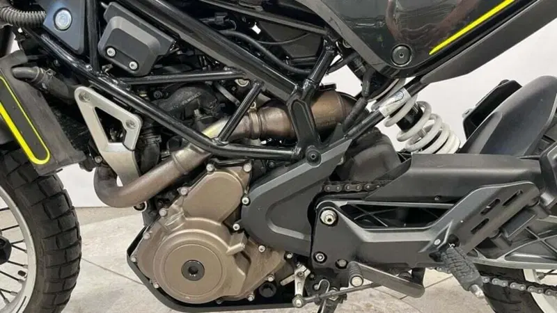 Husqvarna Svartpilen 401 (2018 - 19) (4)