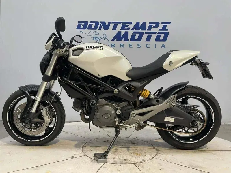 Ducati Monster 696 (2008 - 13) (2)
