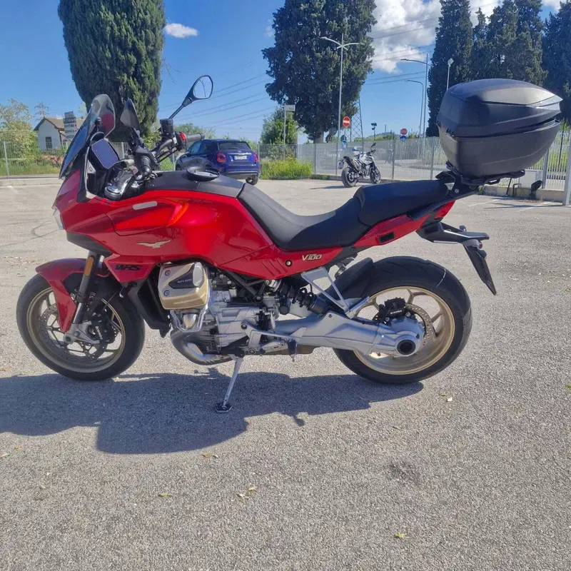 Moto Guzzi V100 Mandello (2022 - 24) (3)