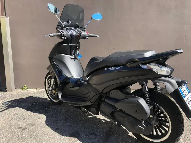 Piaggio Beverly 300 i.e. Police ABS-ASR (2017 - 20) (2)