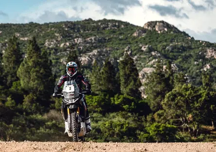 Sardegna Rally Raid. Day2: Jacopo Cerutti, Aprilia, Pietro Degiacomi, KTM, al comando del Rally, del Raid TT e della prima di Motorally