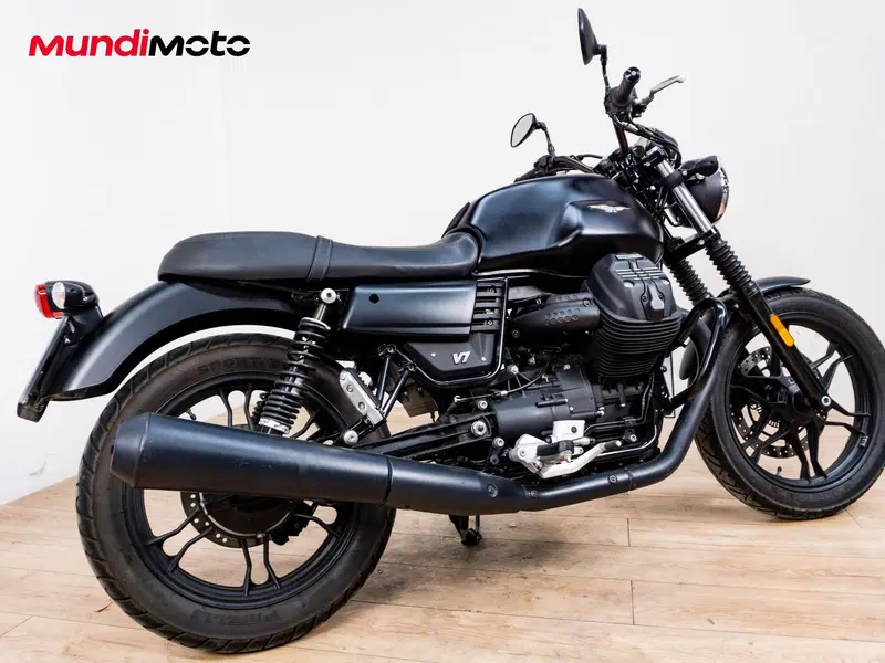 Moto Guzzi V7 III Stone (2017 - 20) (3)