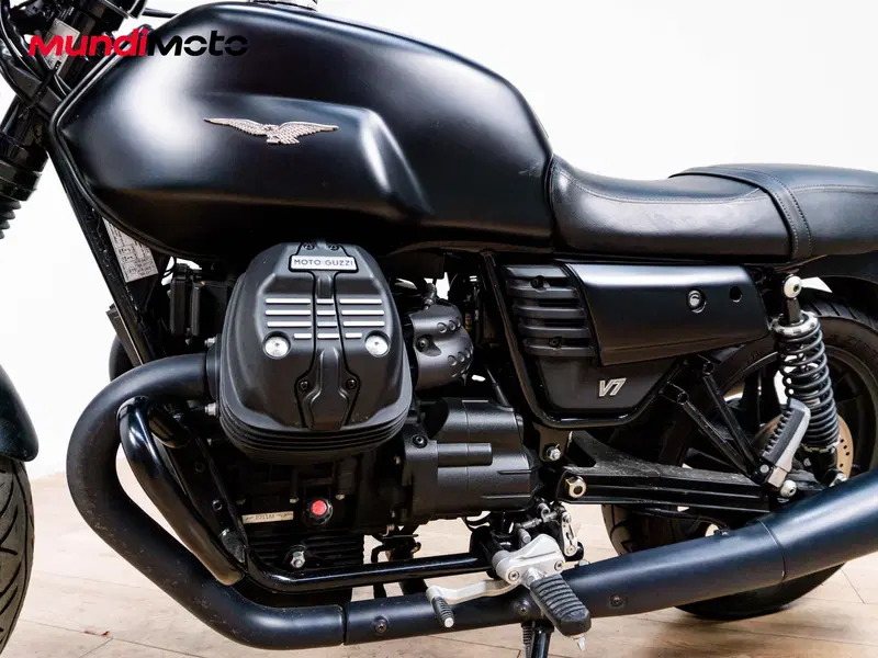 Moto Guzzi V7 III Stone (2017 - 20) (9)