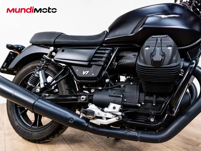 Moto Guzzi V7 III Stone (2017 - 20) (5)